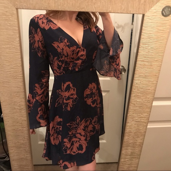 Le Kate Dresses & Skirts - 💕Le Kate Floral Wrap Dress💕